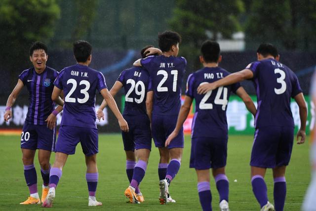 本赛季热刺与曼联曼城交手3次，库卢1人独造4球